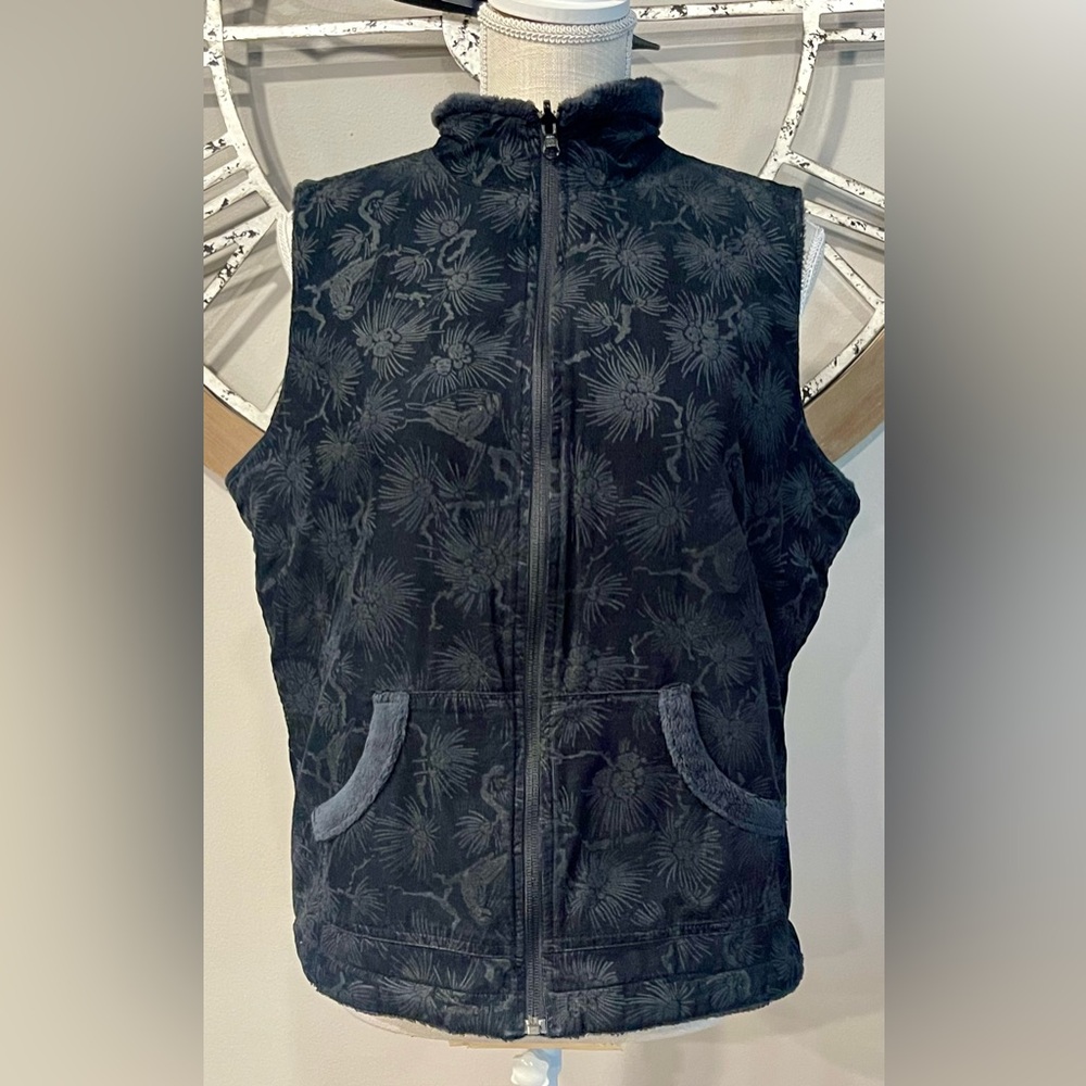 Columbia‎ Black Fleece Vest